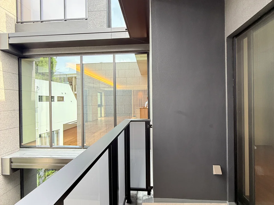 Balcony1