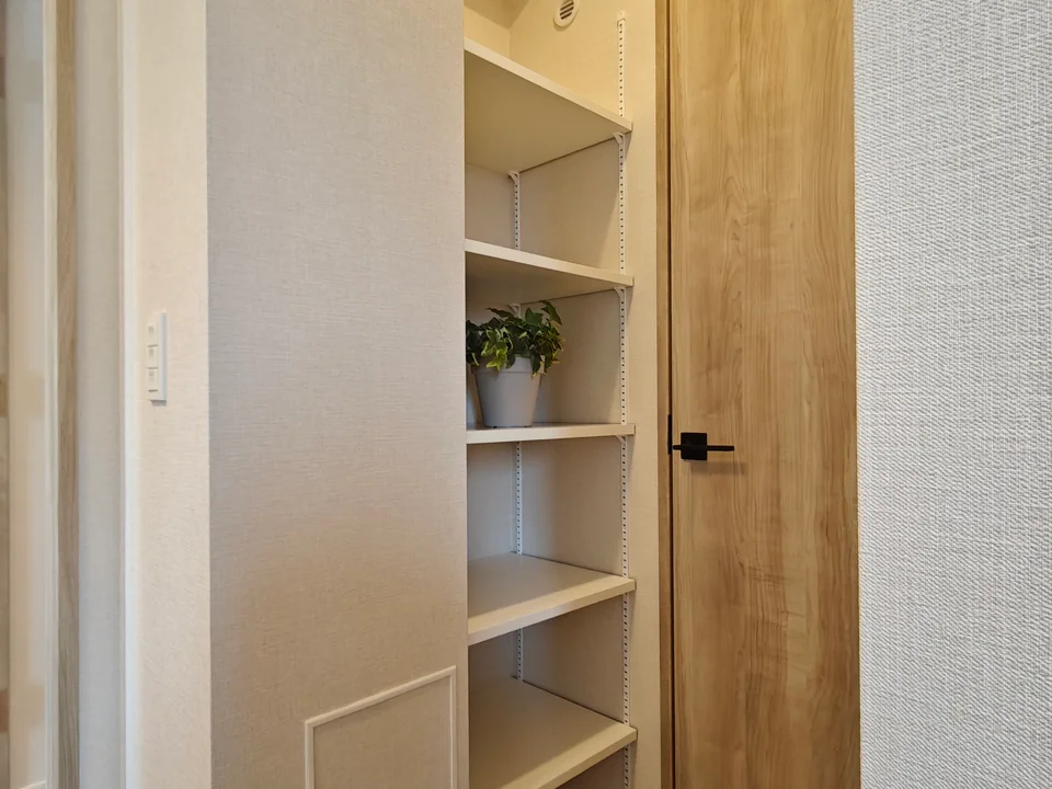 Walk-in closet1