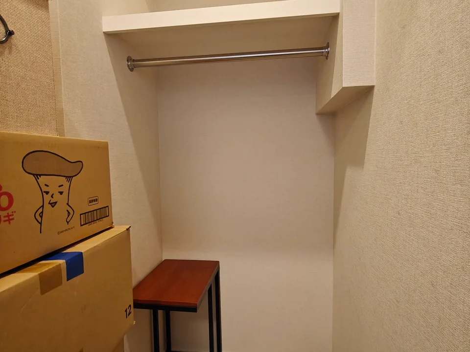 Walk-in closet1