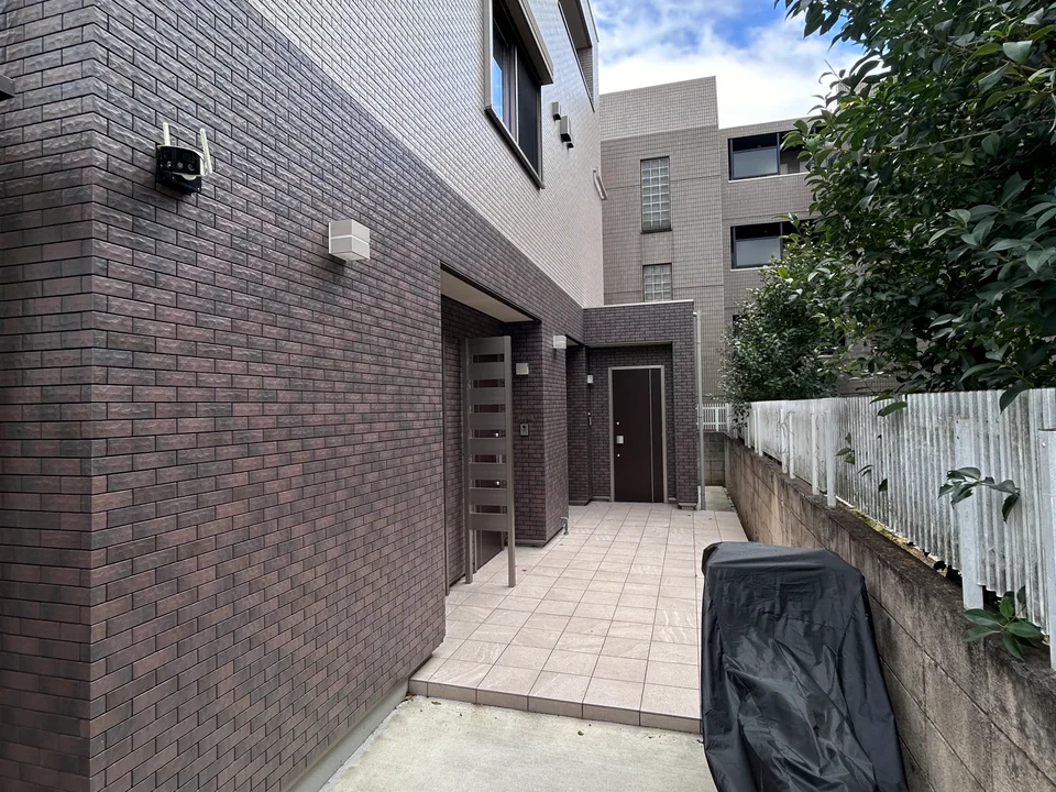 Building Exterior1