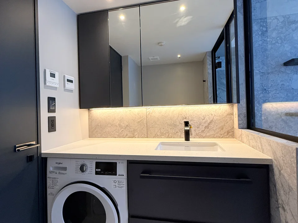 Vanity Area1