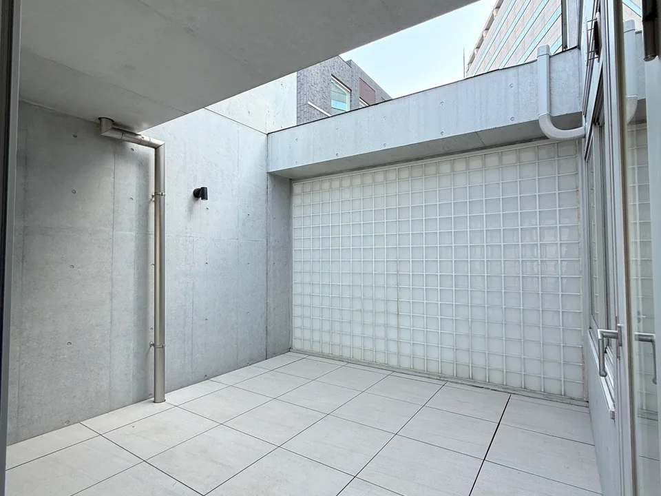 Balcony3