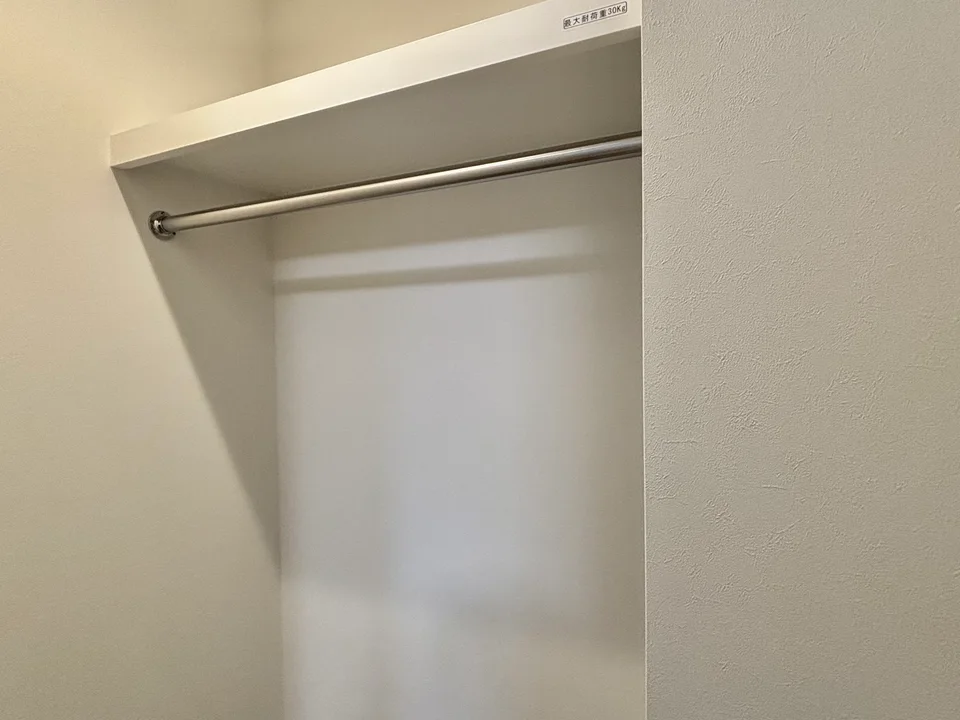 Walk in Closet1