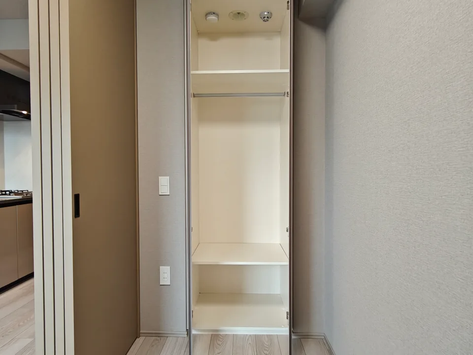 Closet1