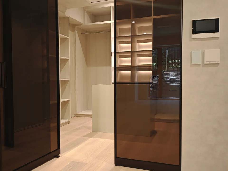 Walk In Closet1