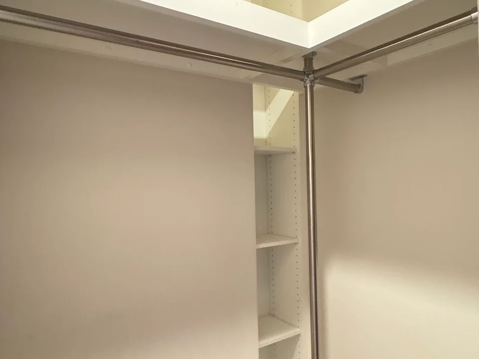 Walk in Closet1