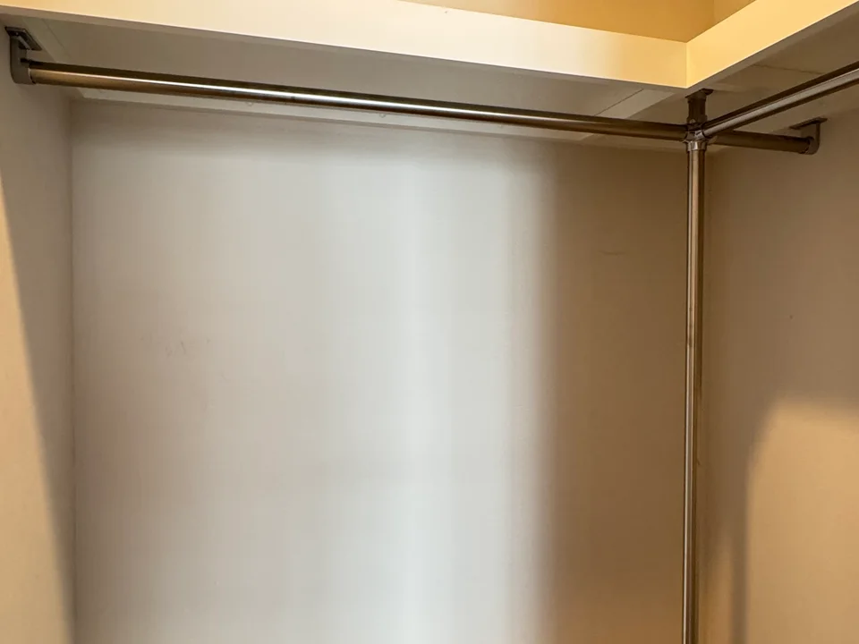 Walk in Closet2