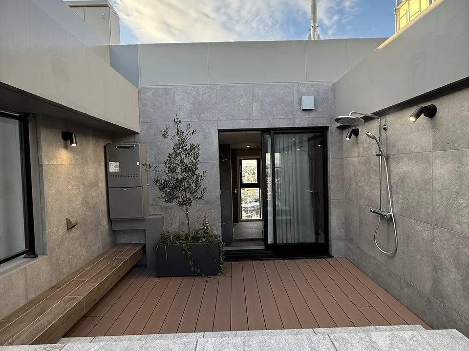 Balcony1