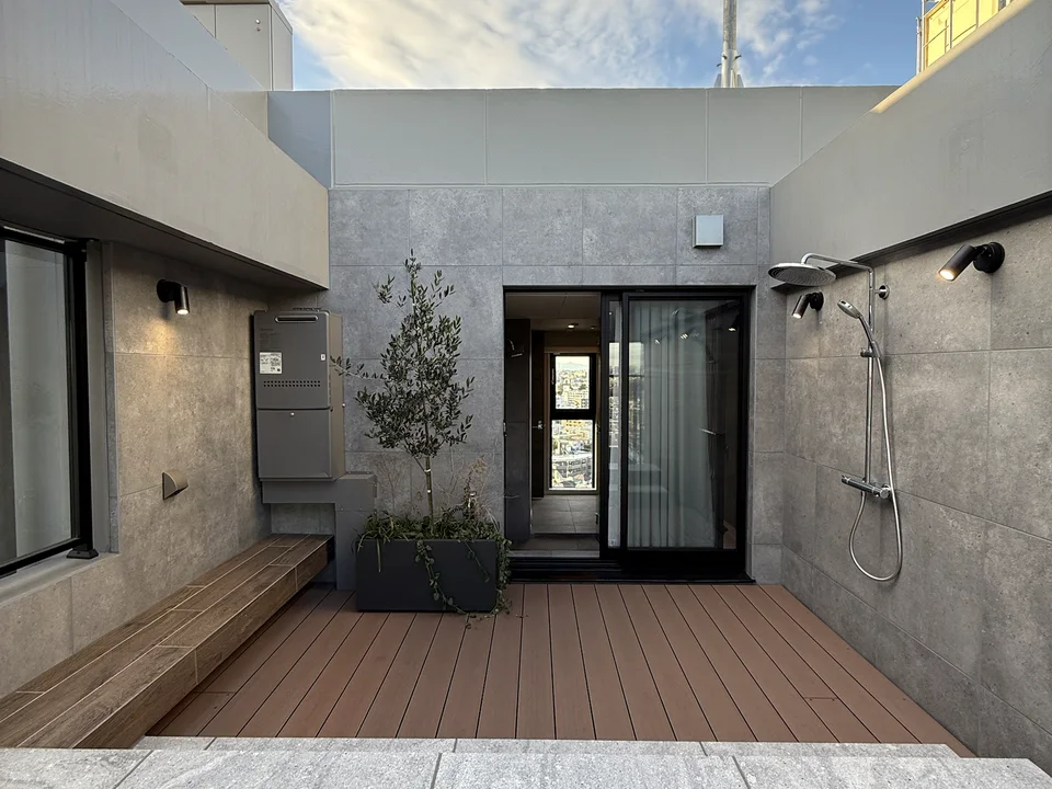 Balcony1