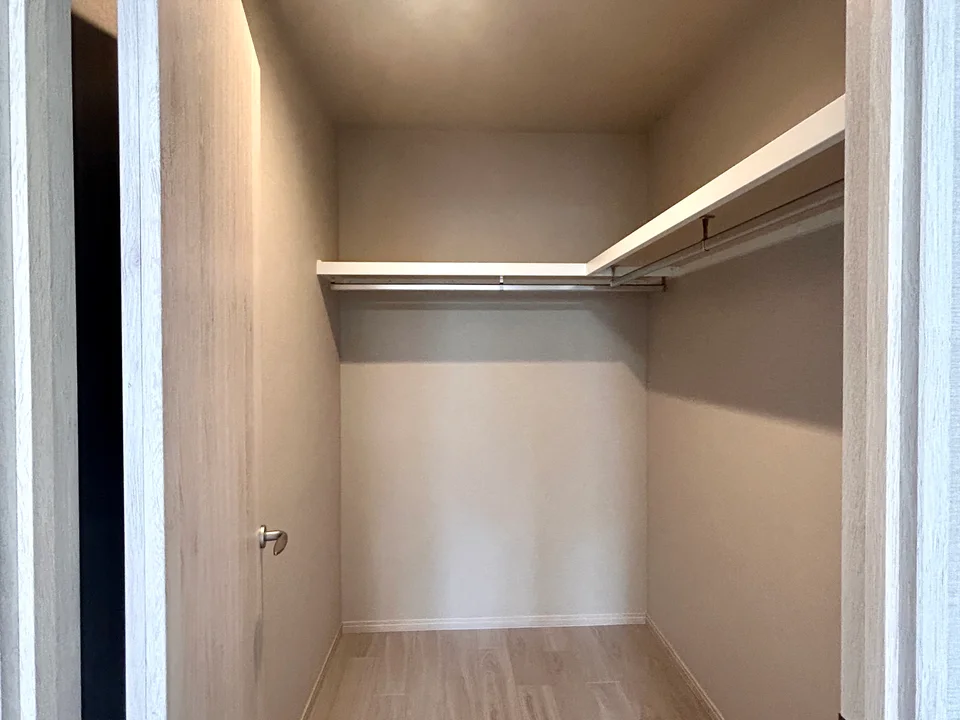 Walk-in Closet